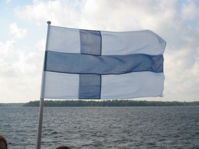 Finnische Flagge im Wind